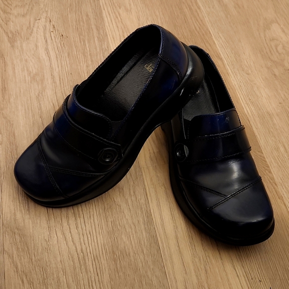 Dansko Midnight Blue Button Cross Strap Slip on Loafer Size 38 - Picture 2 of 4